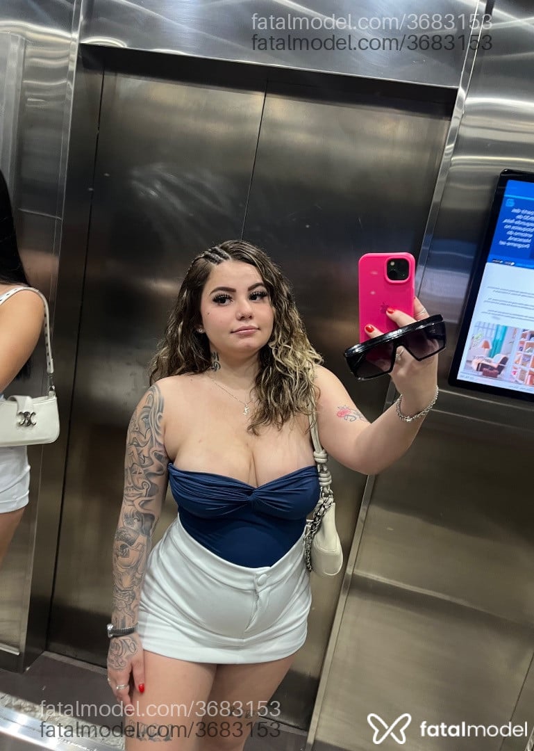 Acompanhante mulher com cabelo castanho de olhos pretos - Amanda Brentano