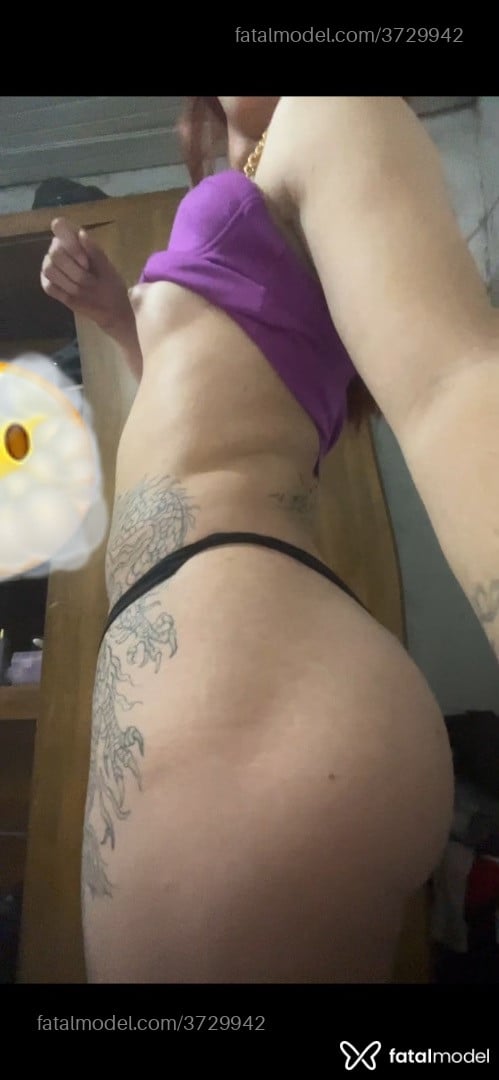 Acompanhante mulher trans ruiva (o) de olhos pretos - Belly