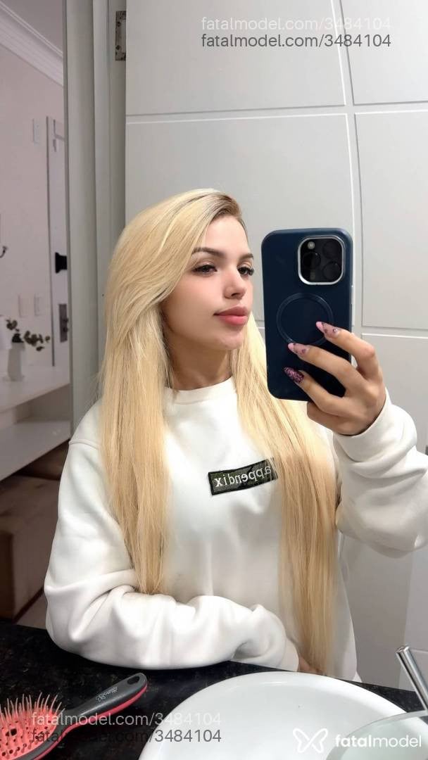 Acompanhante mulher loira (o) de olhos castanhos - Melissa Manuara