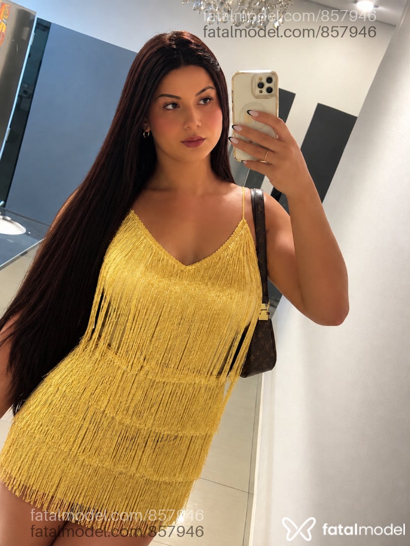 Acompanhante mulher trans morena (o) de olhos pretos - Thainna Silva