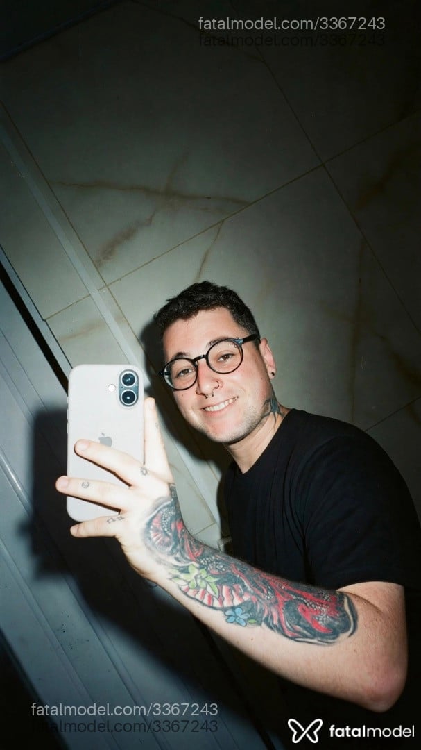 Acompanhante homem com cabelo castanho de olhos castanhos - Thomas