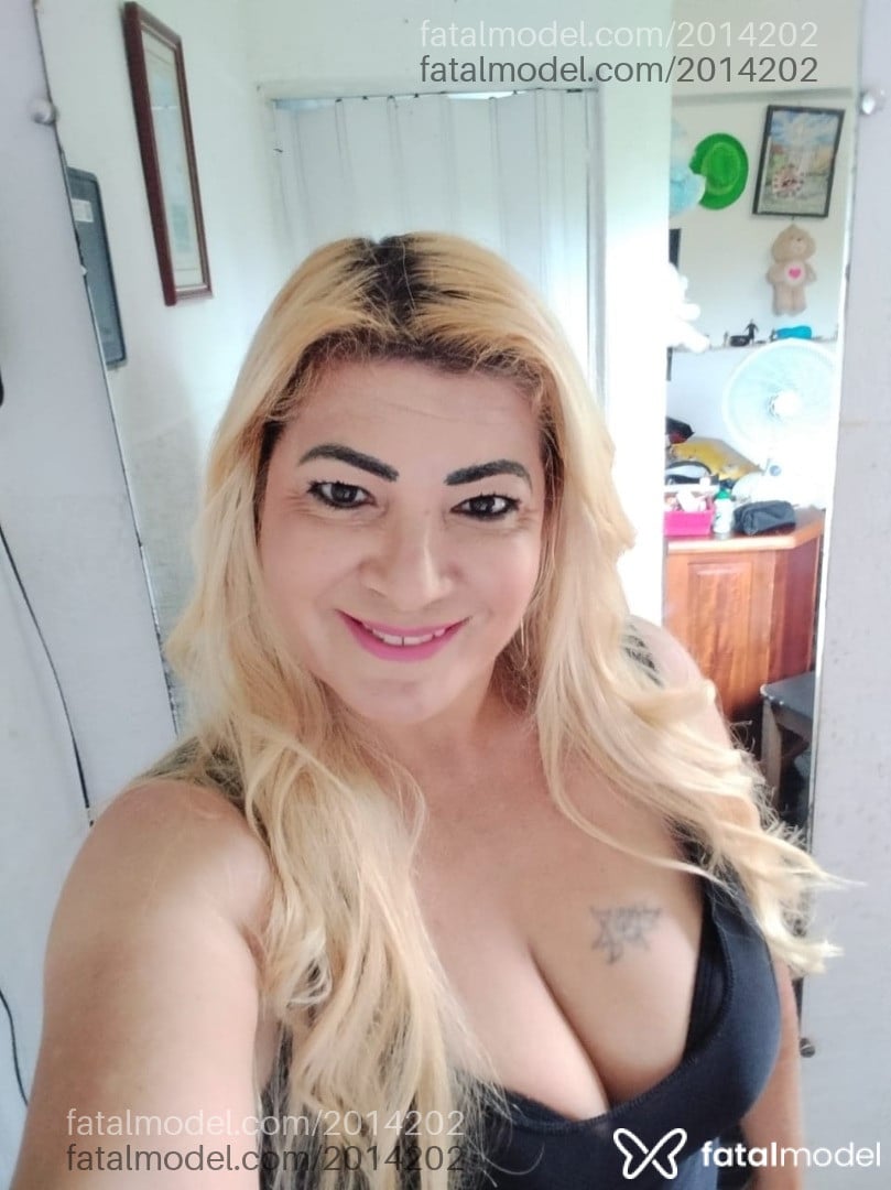 Acompanhante mulher loira (o) de olhos castanhos - Tainá Flor