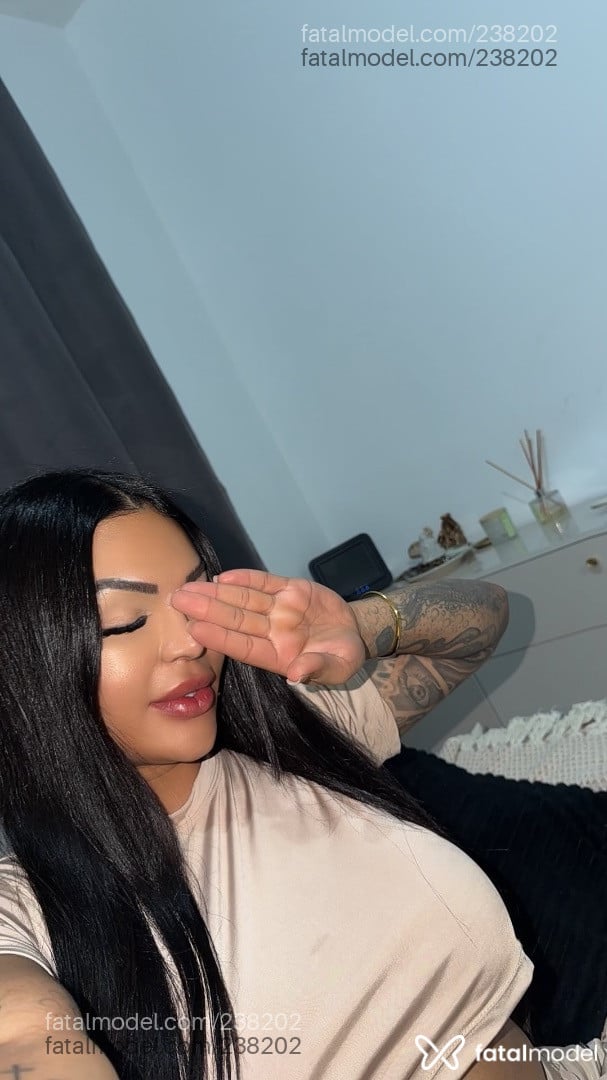 Acompanhante mulher trans loira (o) de olhos castanhos - Bruna Martins