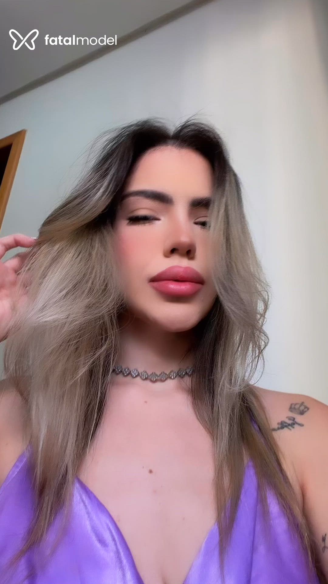 Acompanhante mulher loira (o) de olhos castanhos - LARISSA DRUMMOND