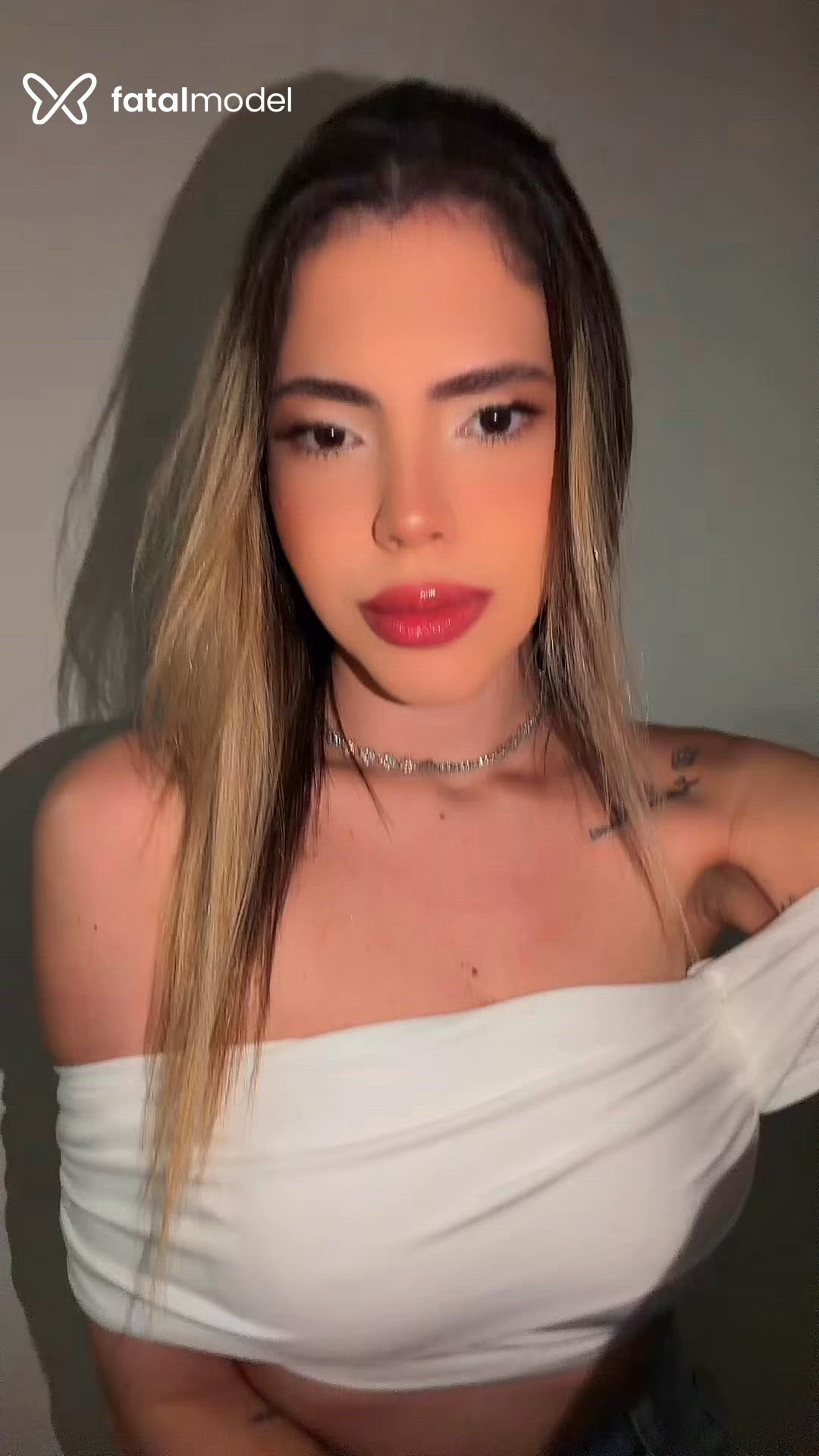Acompanhante mulher loira (o) de olhos castanhos - LARISSA DRUMMOND