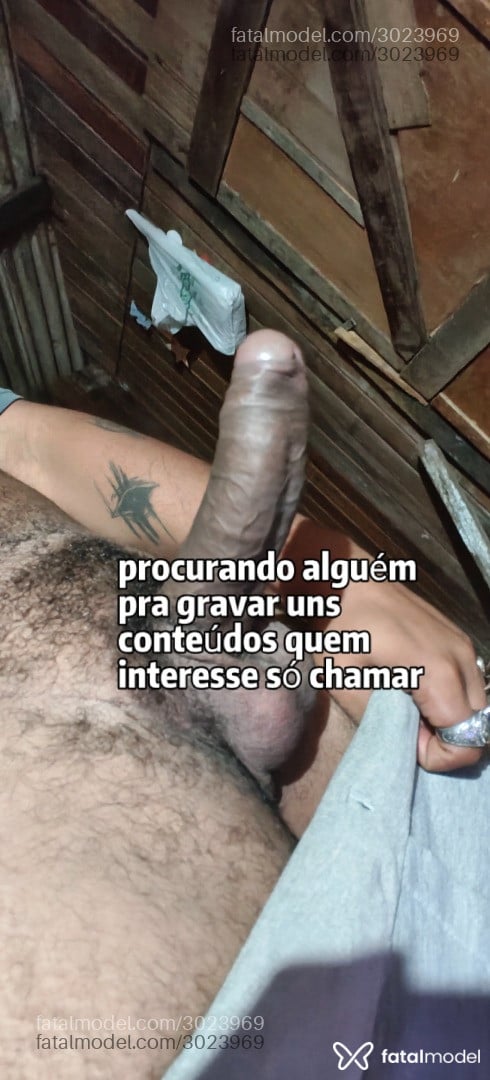 Acompanhante homem com cabelo colorido de olhos pretos - Joseph