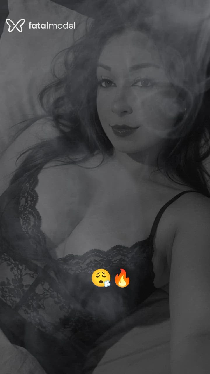 Acompanhante mulher morena (o) de olhos pretos - Melziiqnha