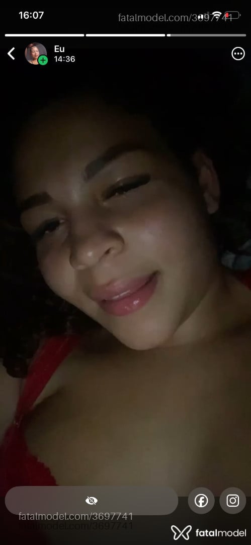 Acompanhante mulher loira (o) de olhos pretos - Stela