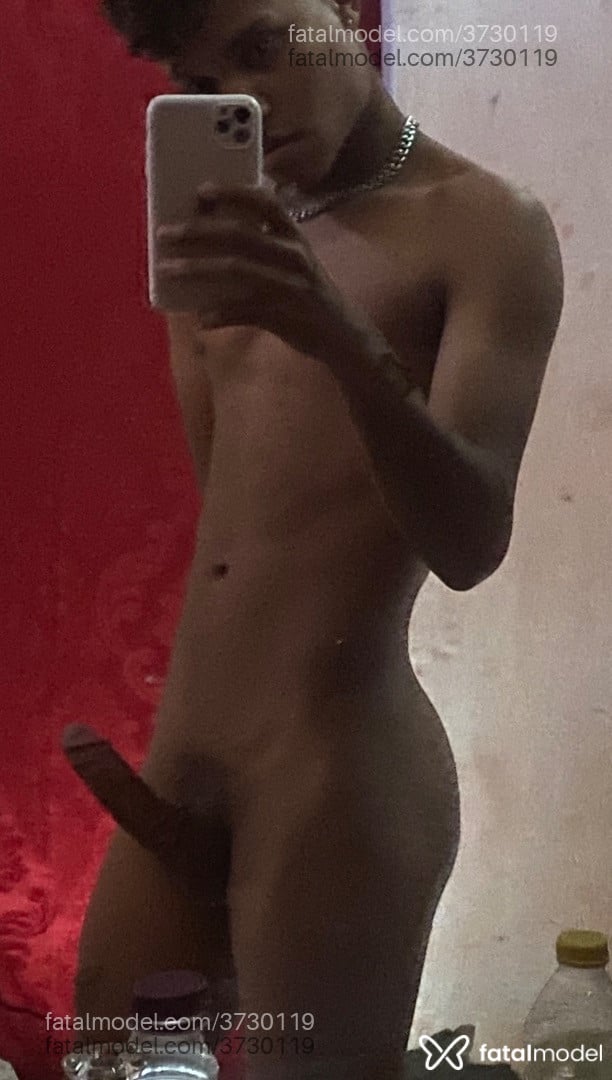 Acompanhante homem morena (o) de olhos castanhos - Petty