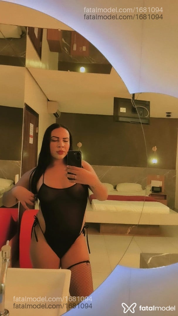 Acompanhante travesti com cabelo castanho de olhos castanhos - Emanuelle Soares