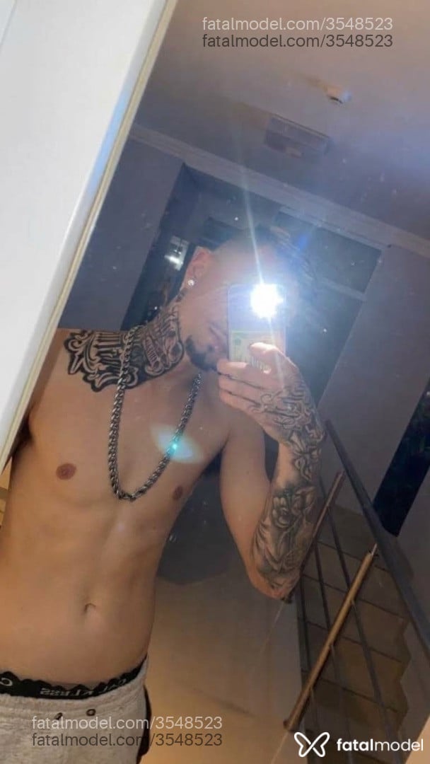 Acompanhante homem com cabelo castanho de olhos castanhos - Kaua Silva