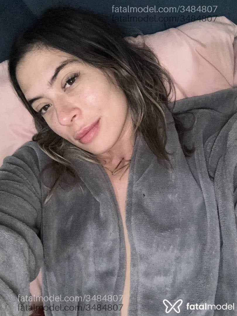 Acompanhante mulher loira (o) de olhos mel - Serena