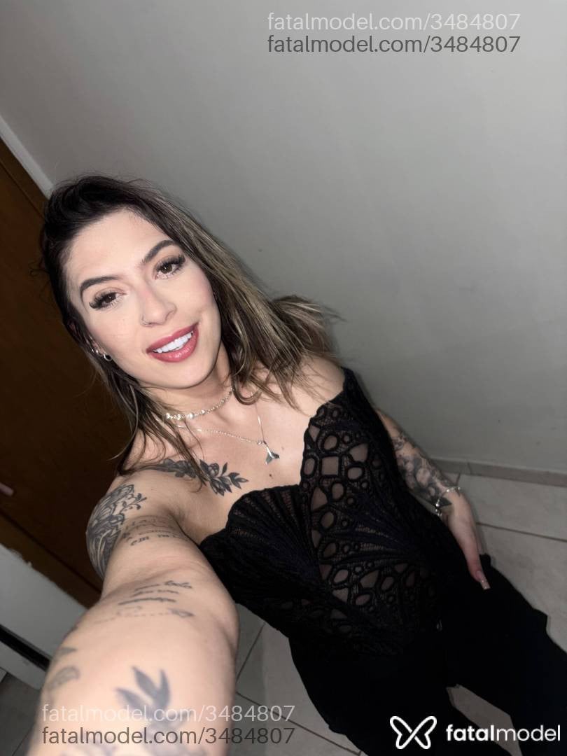 Acompanhante mulher loira (o) de olhos mel - Serena
