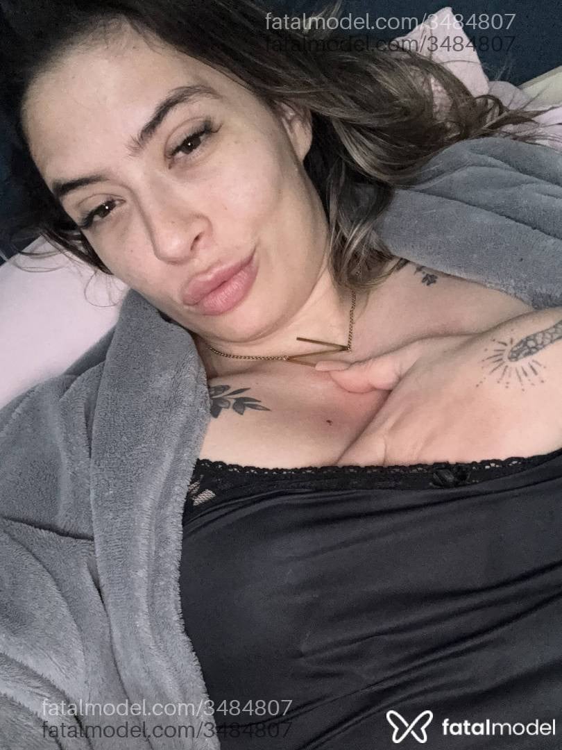 Acompanhante mulher loira (o) de olhos mel - Serena