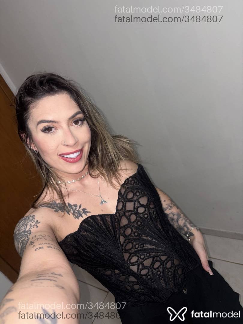Acompanhante mulher loira (o) de olhos mel - Serena