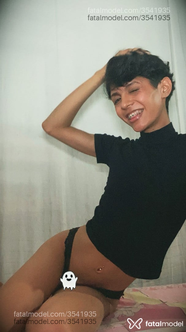 Acompanhante mulher trans morena (o) de olhos castanhos - Mili Velvet