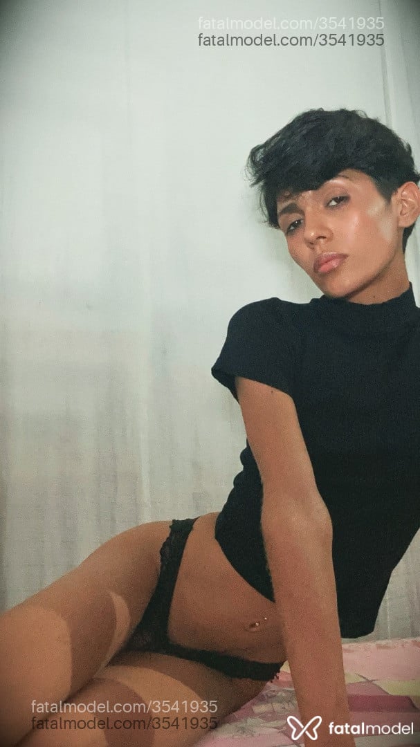 Acompanhante mulher trans morena (o) de olhos castanhos - Mili Velvet