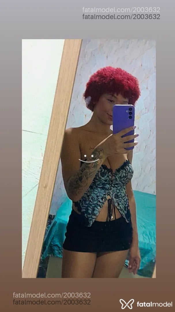 Acompanhante mulher ruiva (o) de olhos castanhos - Lua