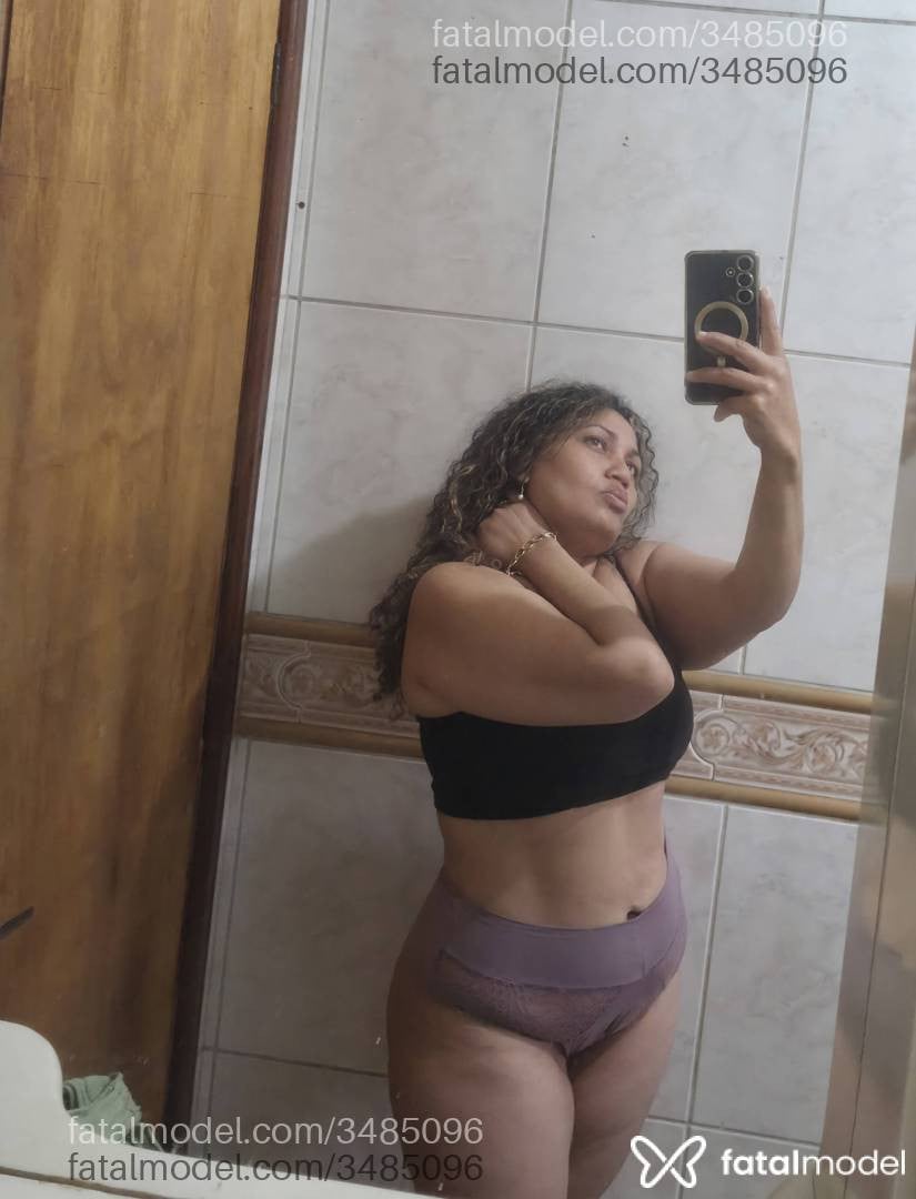 Acompanhante mulher morena (o) de olhos verdes - Caramelo