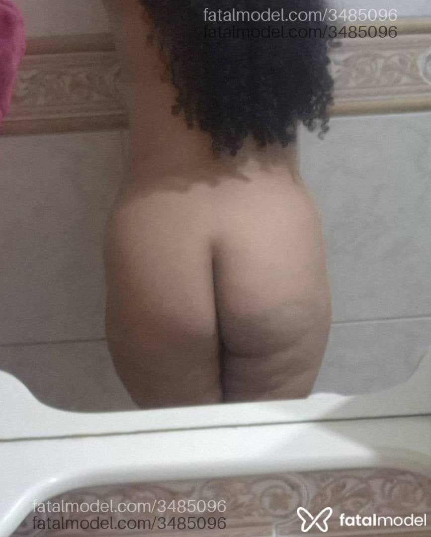 Acompanhante mulher morena (o) de olhos verdes - Caramelo