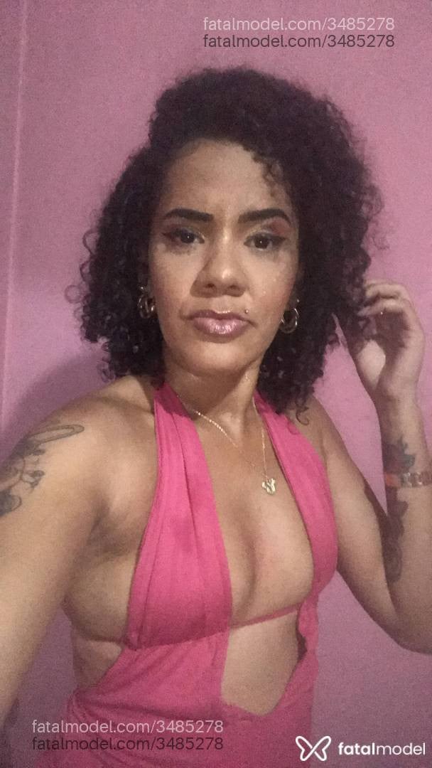 Acompanhante mulher com cabelo castanho de olhos castanhos - Júlia