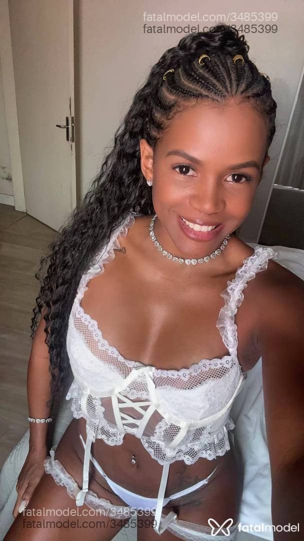 Acompanhante mulher morena (o) de olhos pretos - Sabrina