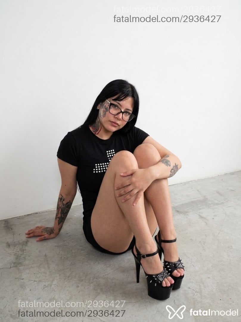 Acompanhante mulher morena (o) de olhos castanhos - Camile