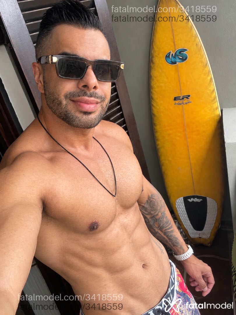 Acompanhante homem com cabelo castanho de olhos castanhos - Caio Prestes