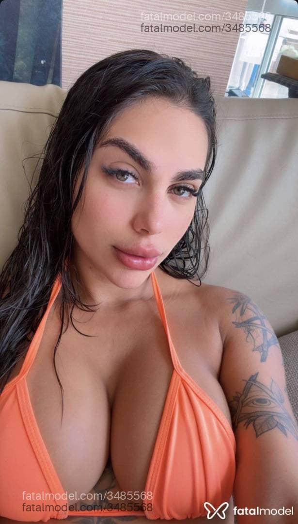 Acompanhante mulher morena (o) de olhos verdes - Didy Reis