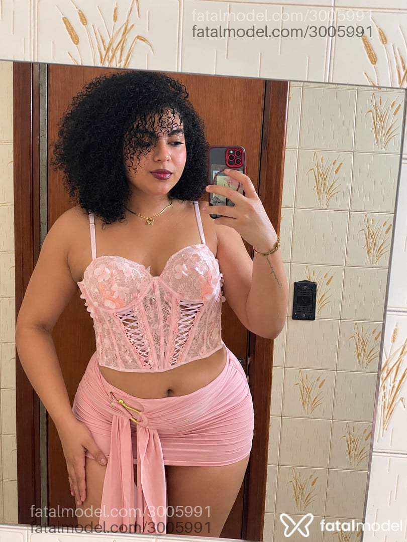 Acompanhante mulher morena (o) de olhos mel - Morena bia