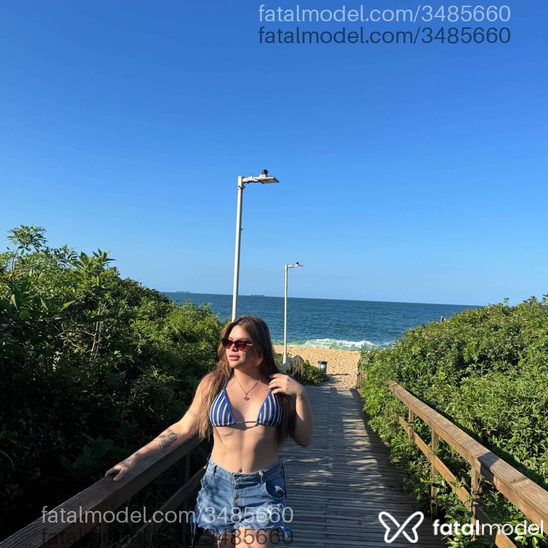 Acompanhante mulher trans com cabelo castanho de olhos castanhos - Angel