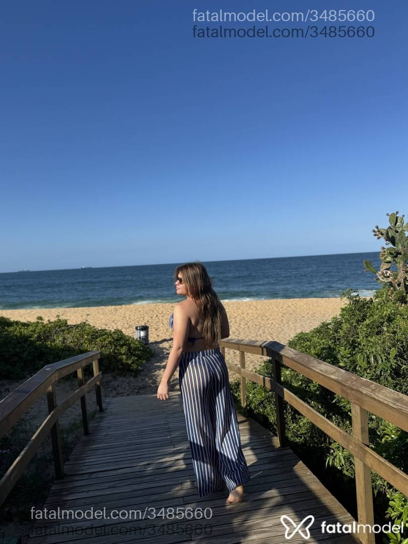 Acompanhante mulher trans com cabelo castanho de olhos castanhos - Angel