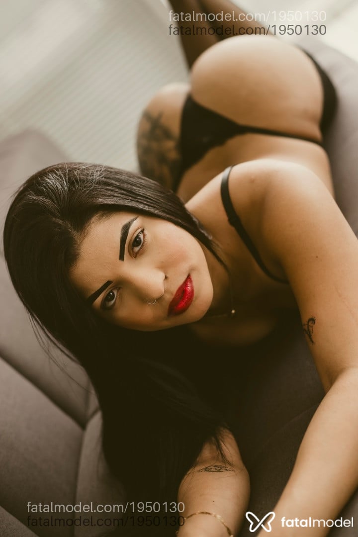 Acompanhante mulher morena (o) de olhos pretos - Bonilha