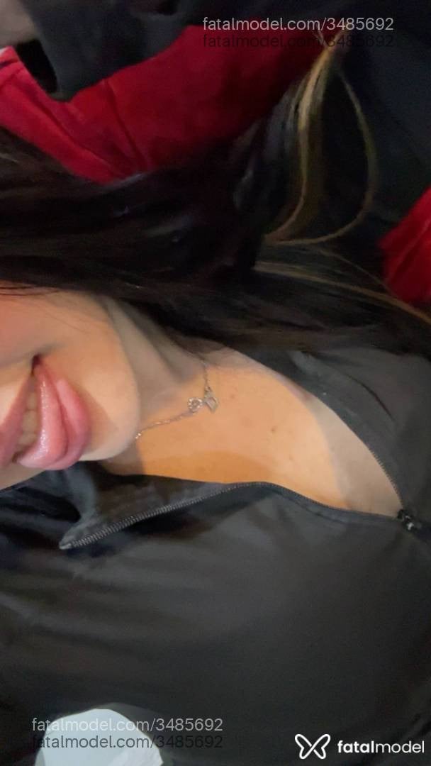 Acompanhante mulher morena (o) de olhos pretos - Emih
