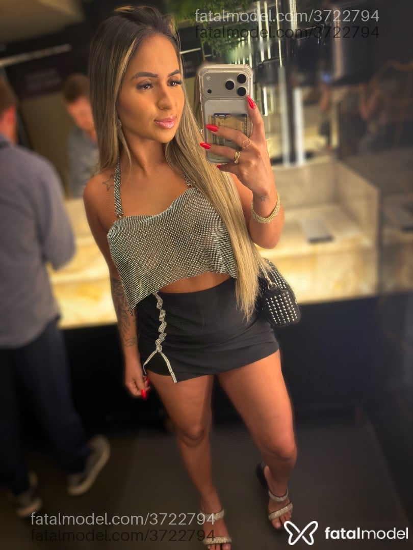 Acompanhante mulher loira (o) de olhos castanhos - Lays Rocha
