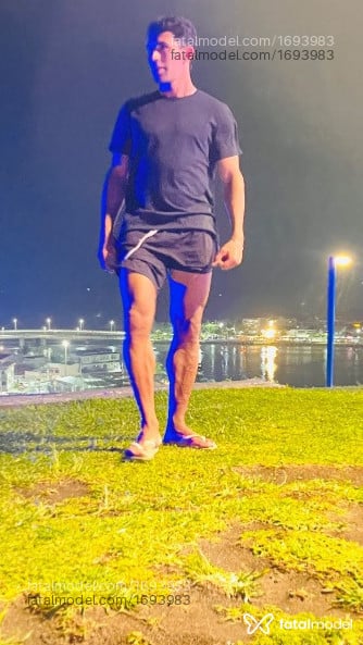 Acompanhante homem com cabelo castanho de olhos castanhos - Breno Ferraz