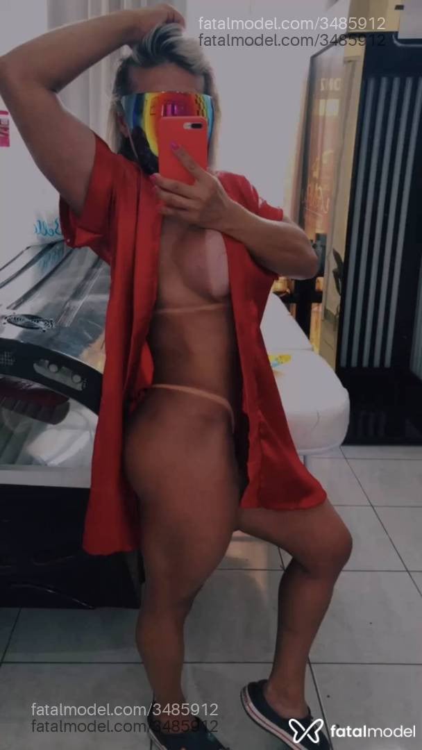 Acompanhante mulher loira (o) de olhos mel - Beatriz