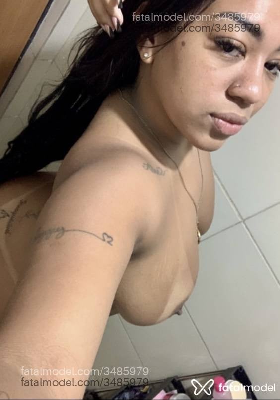 Acompanhante mulher morena (o) de olhos mel - Poli