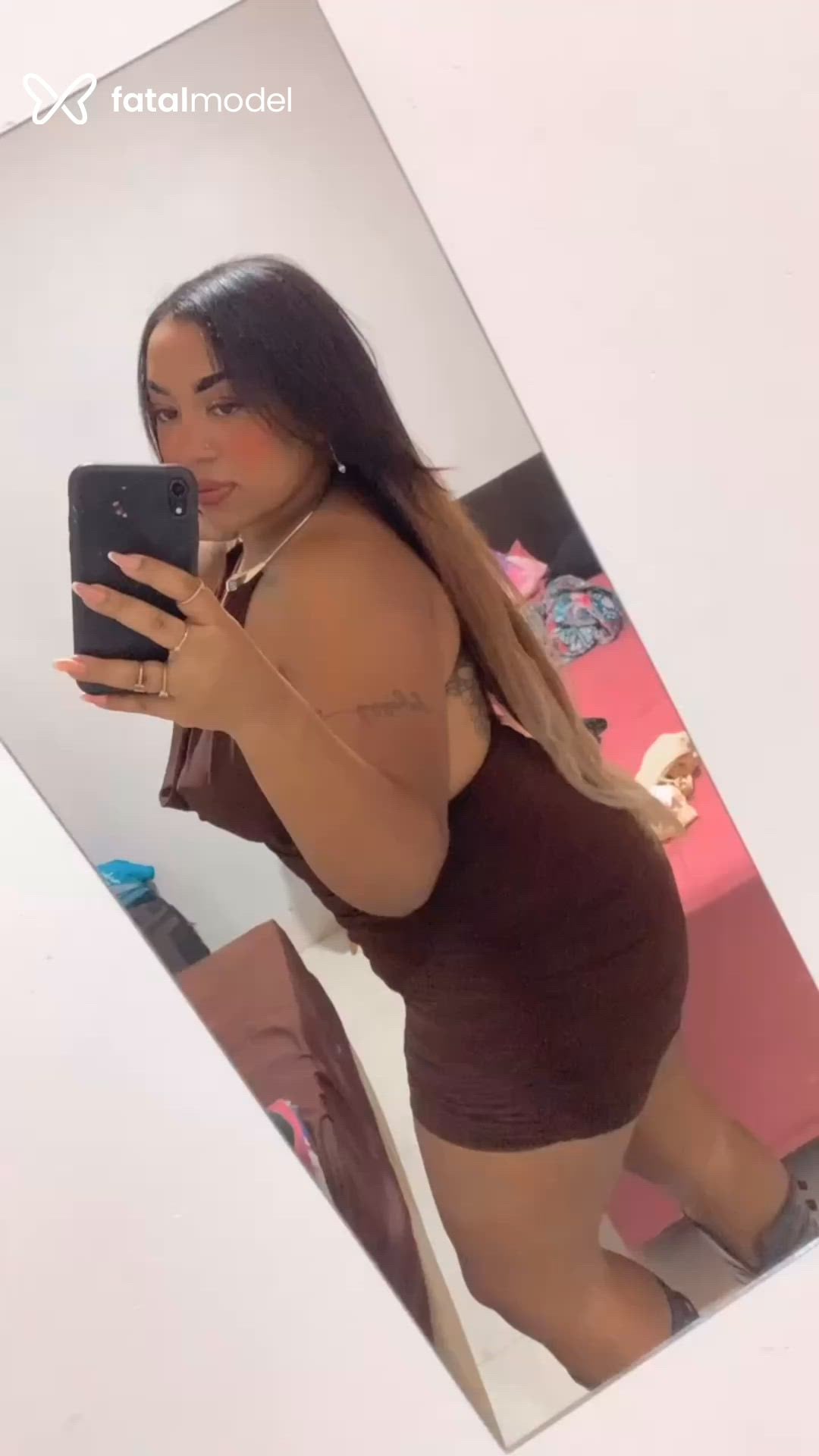 Acompanhante mulher morena (o) de olhos mel - Poli Acompanhante mulher morena (o) de olhos mel - Poli