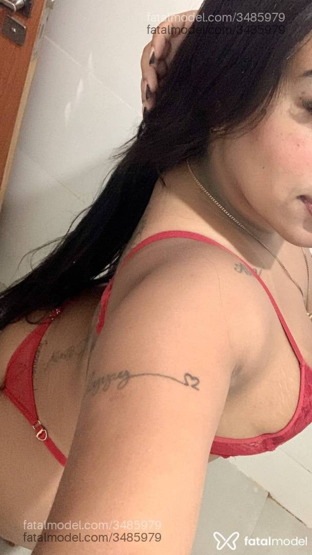 Acompanhante mulher morena (o) de olhos mel - Poli
