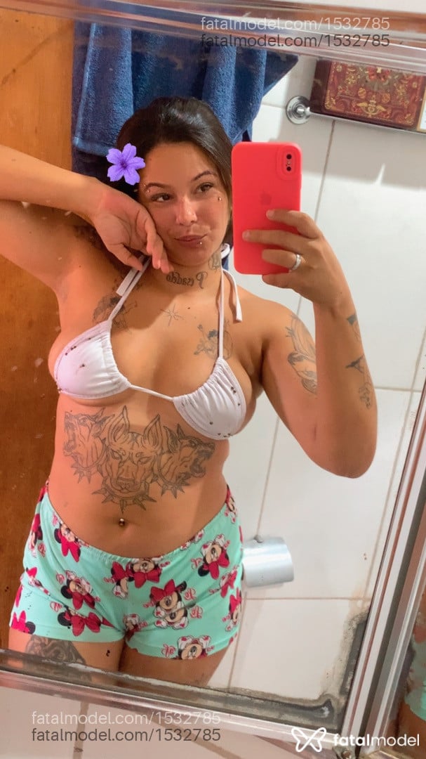 Acompanhante mulher morena (o) de olhos castanhos - Katrina