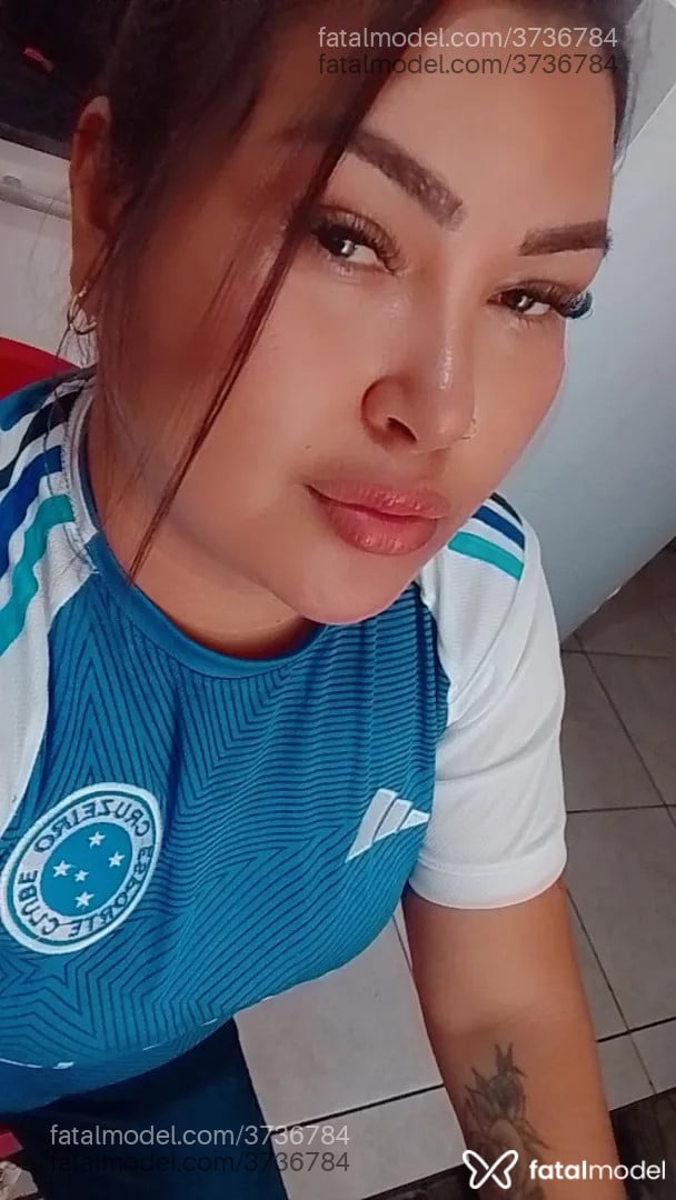 Acompanhante mulher com cabelo castanho de olhos castanhos - Dessa