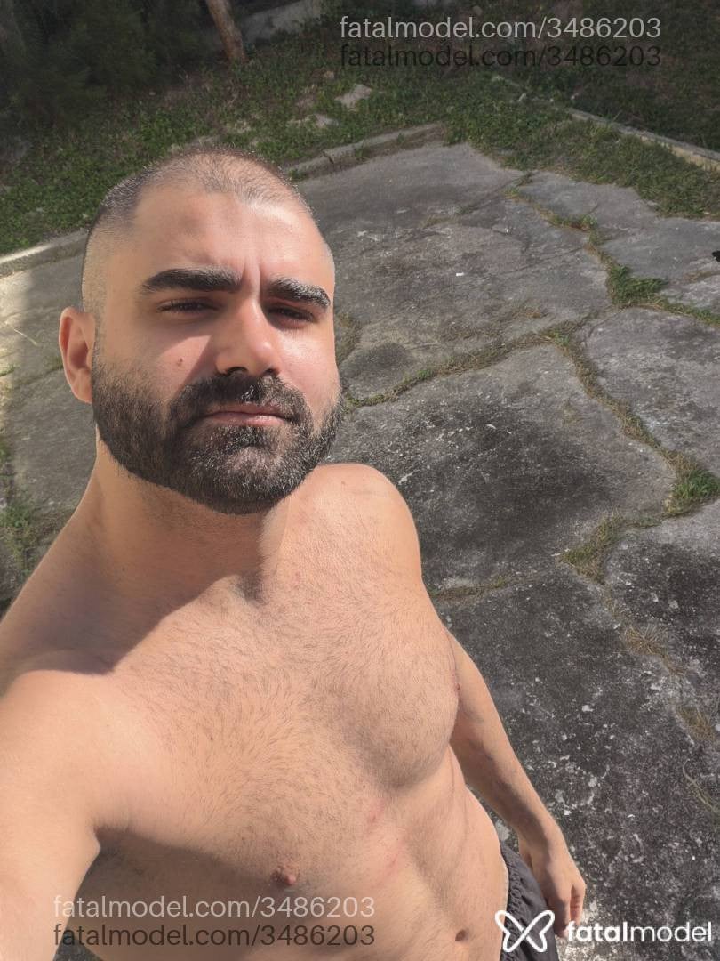 Acompanhante homem com cabelo castanho de olhos pretos - Carlos Prattes