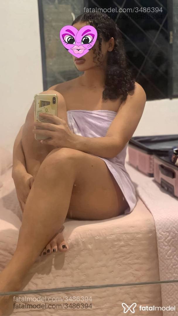 Acompanhante mulher trans com cabelo castanho de olhos mel - Sinthie Shellie