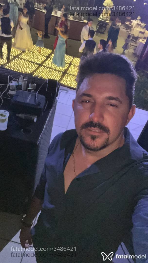 Acompanhante homem com cabelo castanho de olhos mel - Douglas