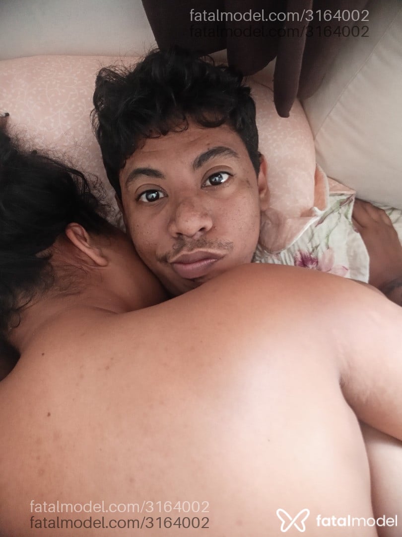 Acompanhante homem com cabelo castanho de olhos pretos - Ronysan