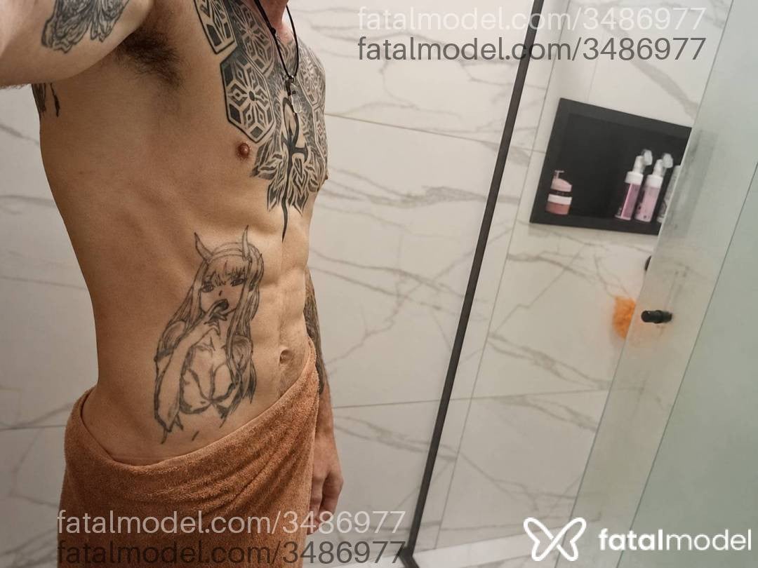 Acompanhante homem com cabelo castanho de olhos verdes - Reymel