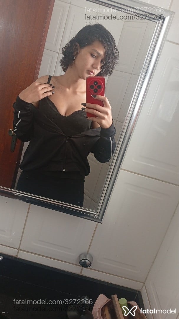 Acompanhante mulher trans morena (o) de olhos castanhos - Safira