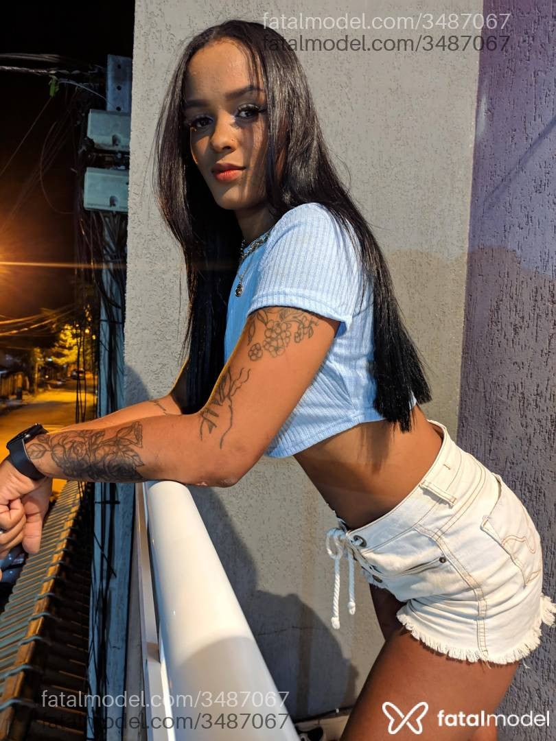 Acompanhante mulher morena (o) de olhos pretos - Pérola