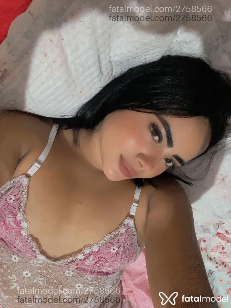 Acompanhante mulher morena (o) de olhos pretos - Letícia